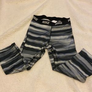 Nike Capri striped dry fit leggings